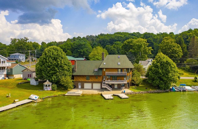 Immaculate & Spacious Lakefront Home/Intsa: griffinslanding x findley lake