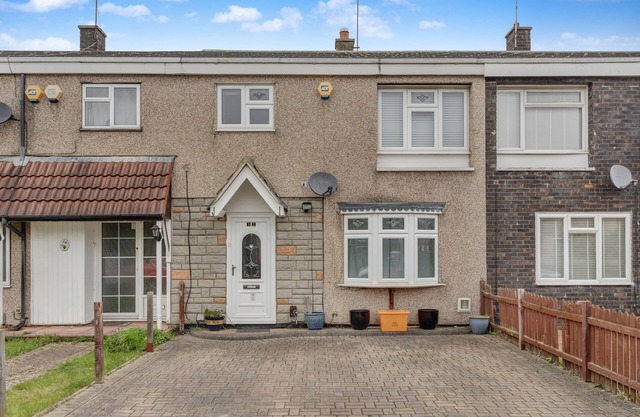 Impeccable 3-Bed House in Basildon
