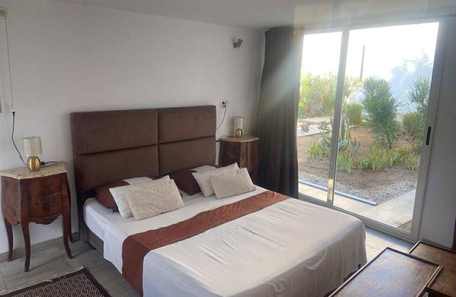 In a garden with swimming pool and close to the airport, Carthage and Sidi bou Said