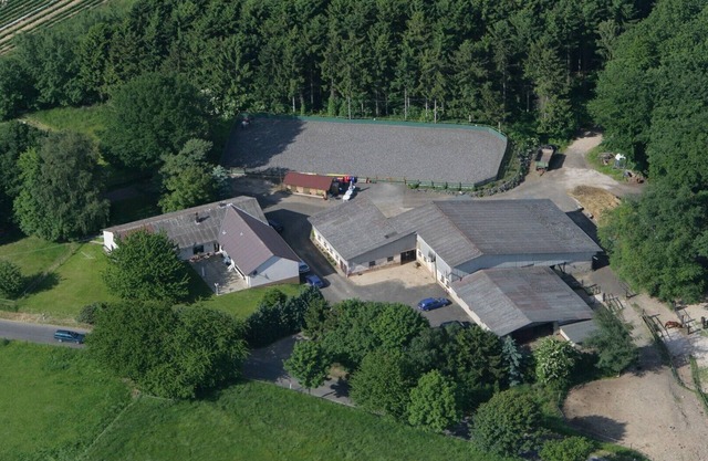 In Drachenfelser-Ländchen on the outskirts located multi-family house
