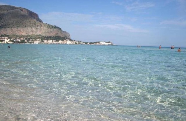 IN FRONT OF THE SEA - BEAUTIFUL SEASIDE- only 20 meter from the beach - MONDELLO SQUARE - PALERMO