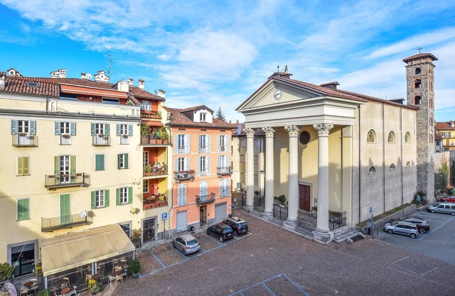 In the heart of Biela welcomes you this stylish and large vacation apartment.