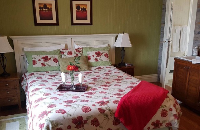 In the heart of Matane, the Bruine Océane Inn is a little gem ready to welcome y