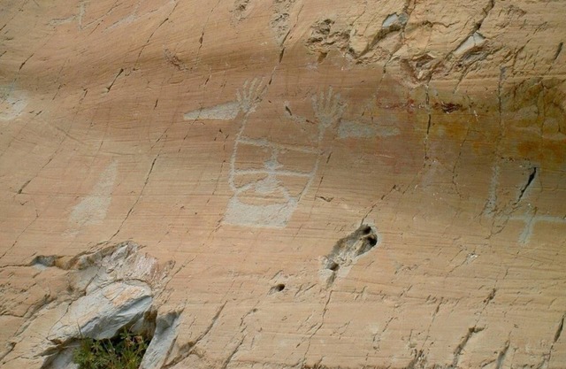 In the heart of the village, small apartment entirely renovated, quiet and sunny