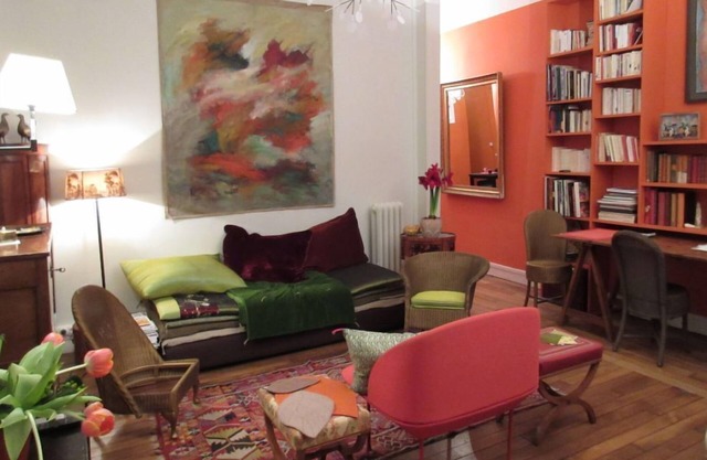 In the heart of the village of Auteuil! Urgent! Christmas and New Year discounts!