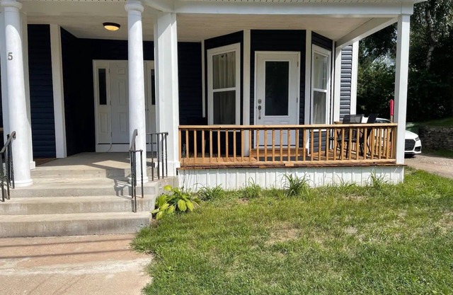 In the Heart of Town - Private Ground Level Unit