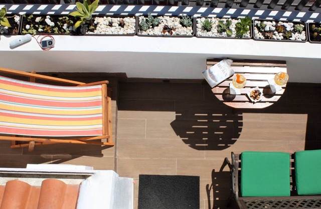 In the historic center of the village of Sesimbra, just 2 minutes walk from the beach.