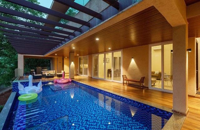 Inara by StayVista - Amidst lush greenery with Outdoor swimming pool & Indoor games
