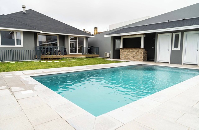 Incense - Newly built house with beautiful backyard, pool and mountain/ocean view