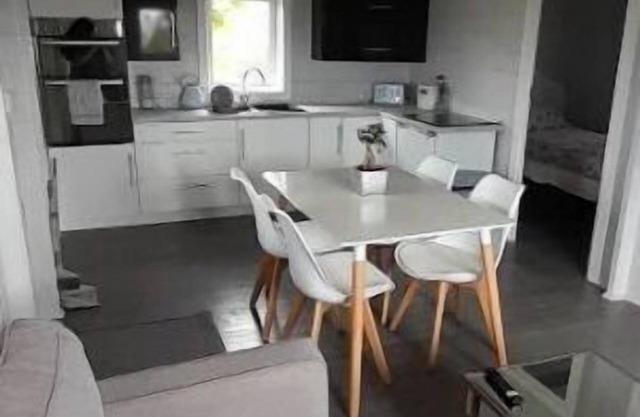 Inch View Cabin
