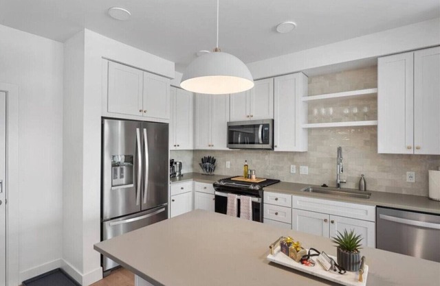 INCREDIBLE Views Capital +MTN+City! Penthouse cnr suite! Best Amenities!