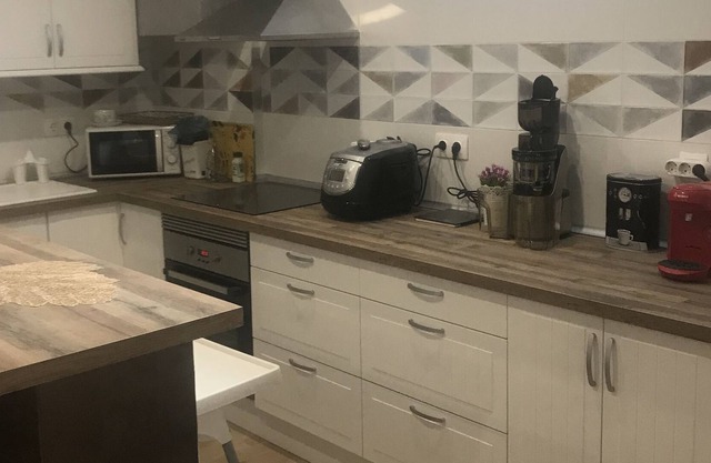 INDEPENDENT BUSSYLUZ HOUSE CLOSE TO SIERRA, CENTRO Y PLAYA