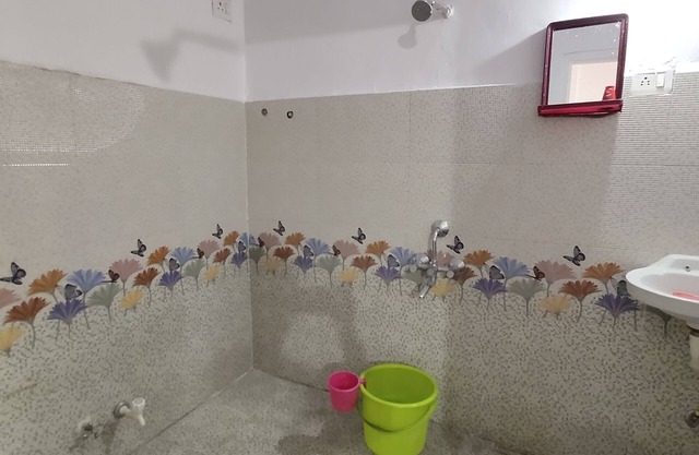 Independent bungalow in a city with village type of feeling.