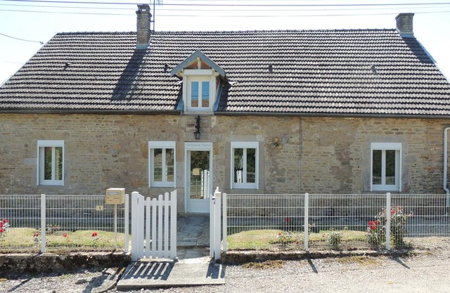 independent house of 170m2, garden of 1000m2 closed, near the lake of Panthier