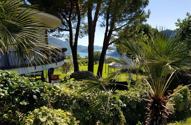 Independent part of a villa. Large private park with swimming pool. Magnificent view