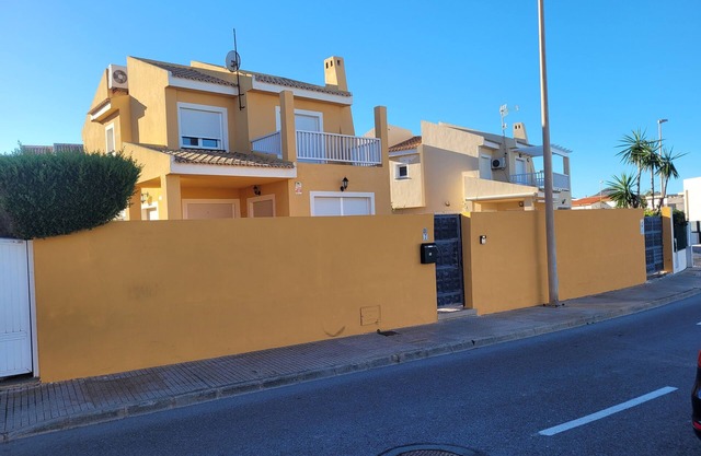 Independent villa 50 meters from the beach and coves