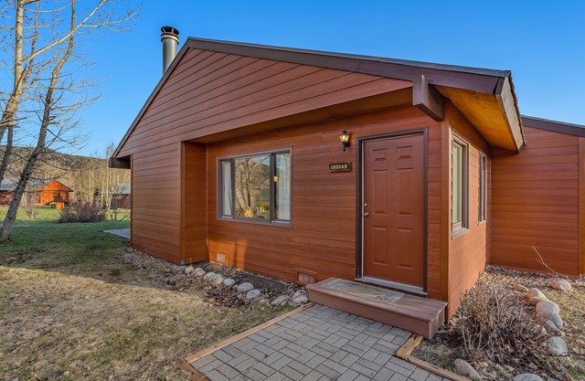 Indian- Full kitchen, pet friendly, stunning views