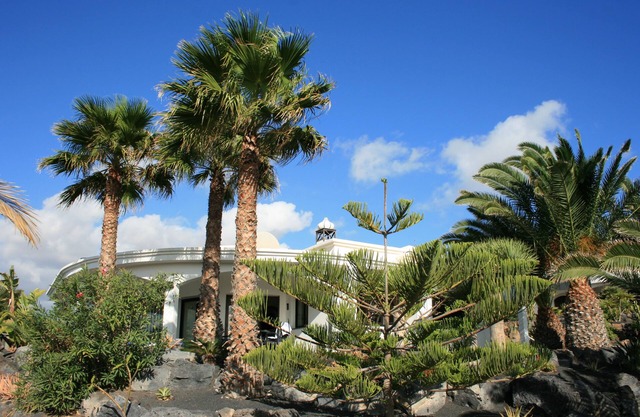 Individual nudist holiday in a luxurious 1-Fam. Bungalow with pool