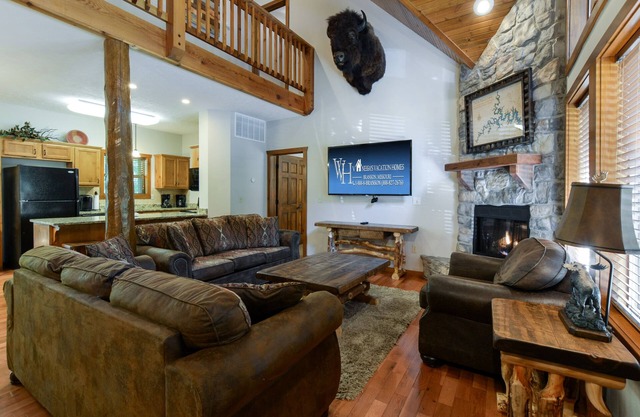 Indoor Pool - Sleeps 22 - 8 King Beds - 3 min to SDC! -Vanessa's Vacation Homes