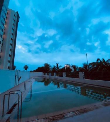 Infinity Penthouse with Pool, Sauna, Gym