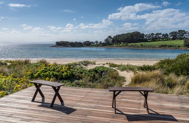 Ingleby Sands - A house atop the sand dunes - Absolute beachfront.