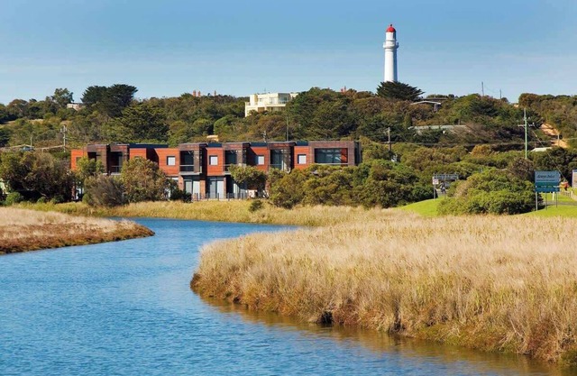 Inlet Apartment I Walk to beach, cafes and more