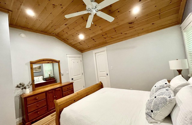 Inn The Moment: A Bright and Cozy Getaway in the Heart of Muskoka