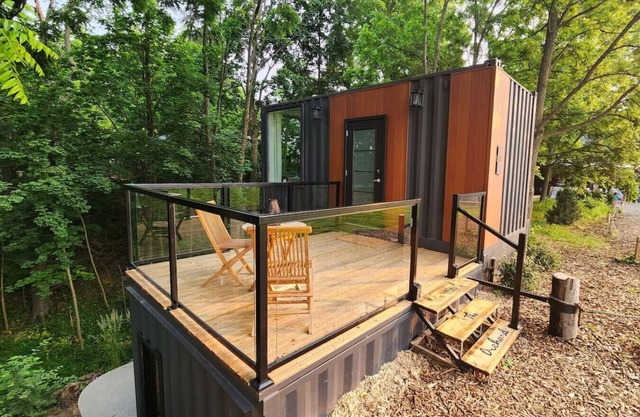 Inn The Orchard, Valley View, Modern Container