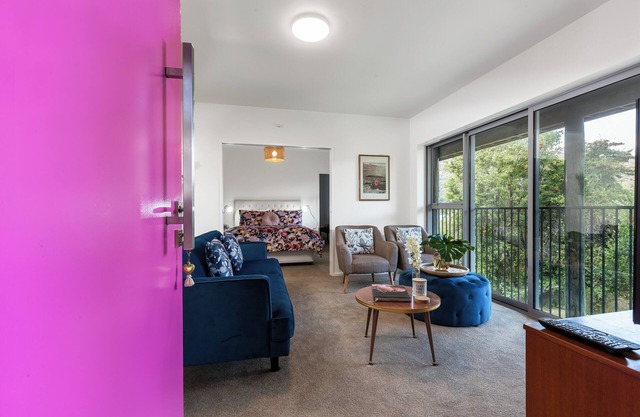 InnThePink-Brand new Apartment on Lake Edge