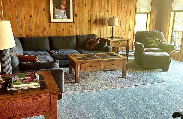 INSIDE YOSEMITE! 18 minutes to Yosemite Valley. Spacious home with king beds.