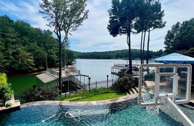 Intimate lakefront retreat with magnificent infinity pool and stunning lake view