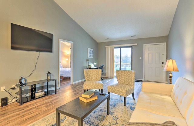 Inviting Poconos Getaway w/Deck: Ski & Hike!