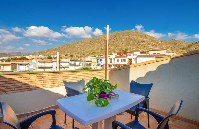 Inviting vacation apartment in authentic environment by the sea.