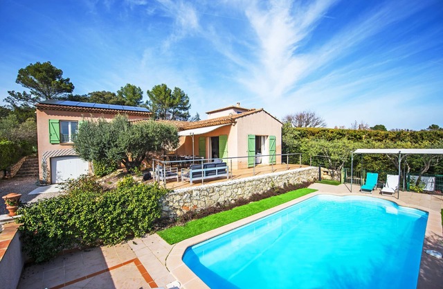 Inviting villa in Flayosc with private pool