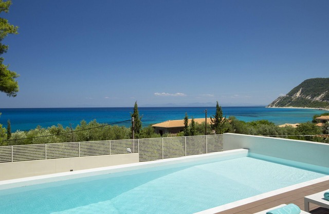Ionian White Villas 250m from a sandy beach & close to Agios Nikitas!