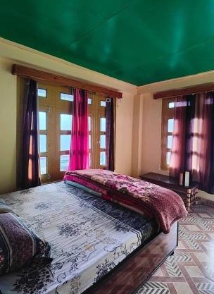 Iris cafe and cozy stay