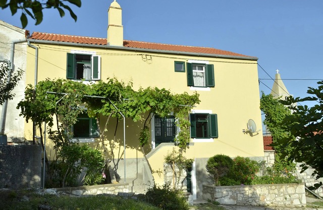 Island Cres, Stivan, lovingly restaur. Village house above the Adriatic bay Meraščica