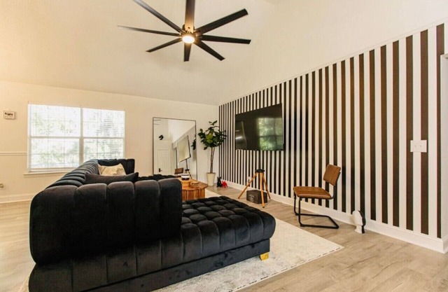 Island House Paradise | Downtown Savannah | Tybee