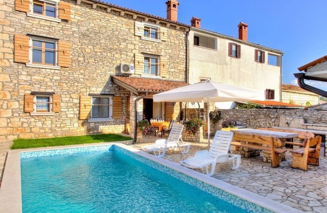 Istrian stone house with pool for 8 persons