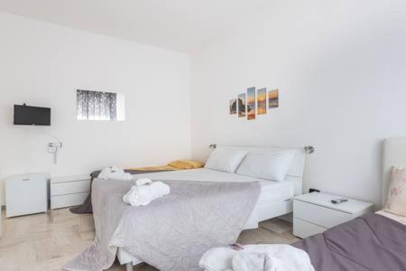 ITALIA GUESTHOUSe