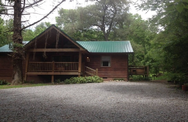 It’s Perfect! Enjoy an acre of private land and hot tub!