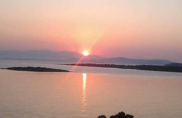 Izmir: Beachfront- seaside holiday villa from owner in Cesme ,Turkey.VILLA BANUHouse with garden