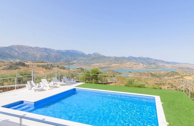 Jacaranda del Gastor by Ruralidays