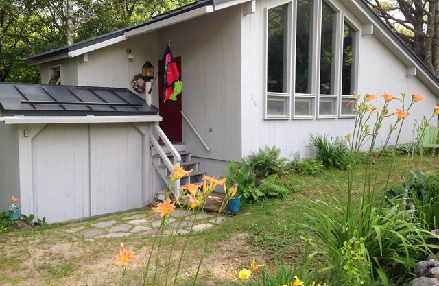 JACKSON Mt. House @AMAZING Black Mt/Brookside location, clean+ comfy, pets OK