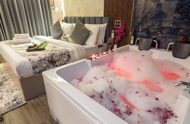 Jacuzzi and Chill By Buddies Home