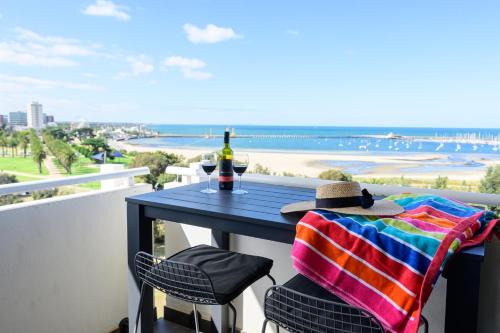 Jade - St Kilda Beach Views