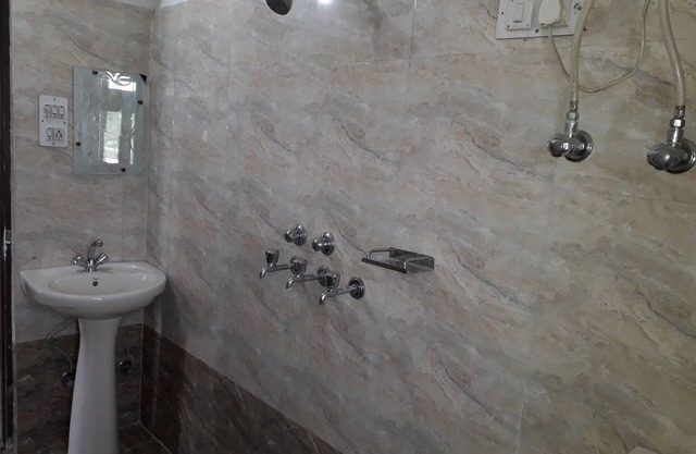 Jaipur Sundeck is a family run homestay which is connected to all major places