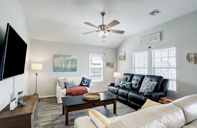 Jamaica Beach Waterfront Home! w/Paddleboards, Kayak, Pedal Boat, Fishing Gears