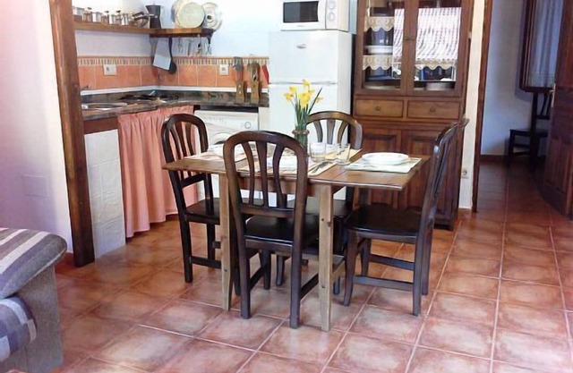 Jana, Apt. Rural. Picos de Europa, near the beach, 4 +1 (5 persons)