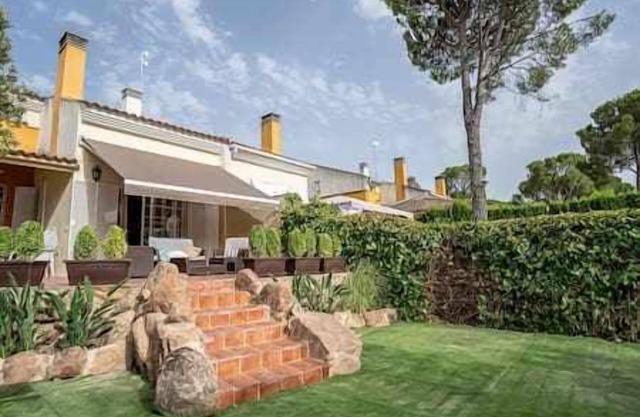 Jardines del Lago House